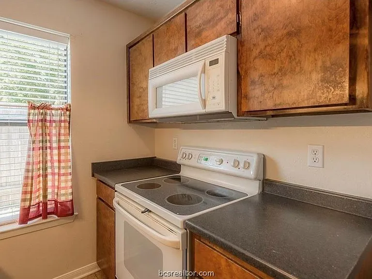 2515 Hickory Dr — Photo 5