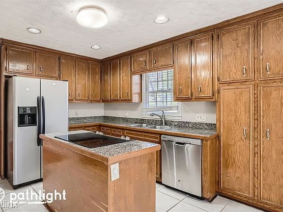 4th image of 2441 Stockton Dr
