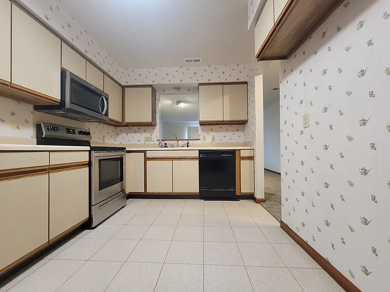 5615 Baronswood Cir #205 — Photo 10
