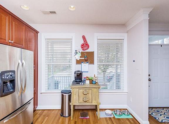 5th image of 811 Holly St #811