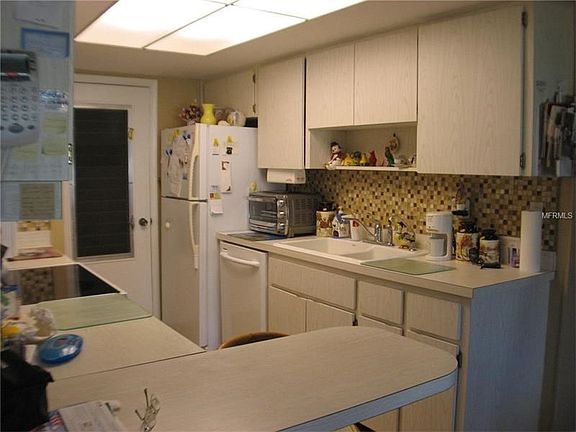 3rd image of 2809 Sherbrooke Ln APT D