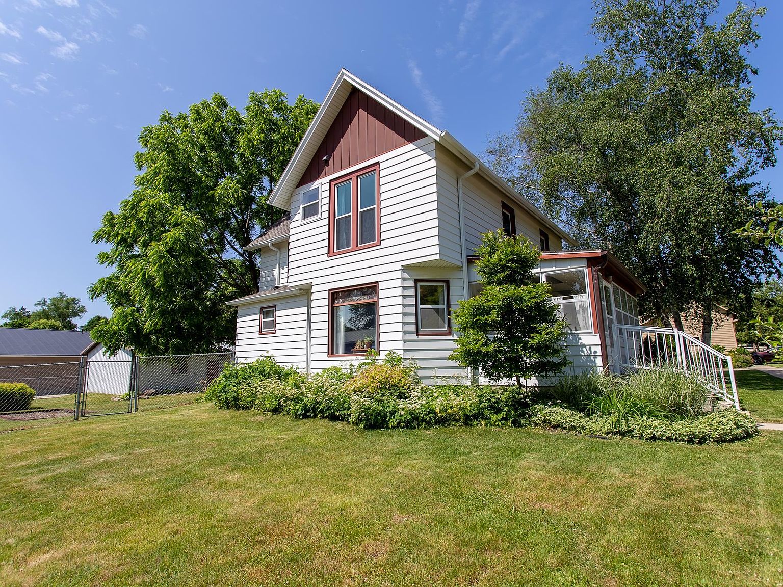 11 8th Ave, New Glarus, WI 53574 MLS 1956345 Zillow