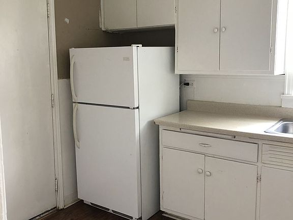 4th image of 2802 S Van Buren St