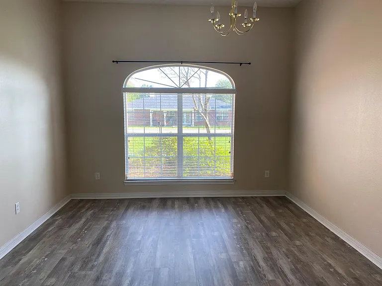 353 Peggy Dr — Photo 12