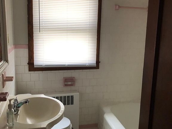 3rd image of 114 Dinsmore Ave