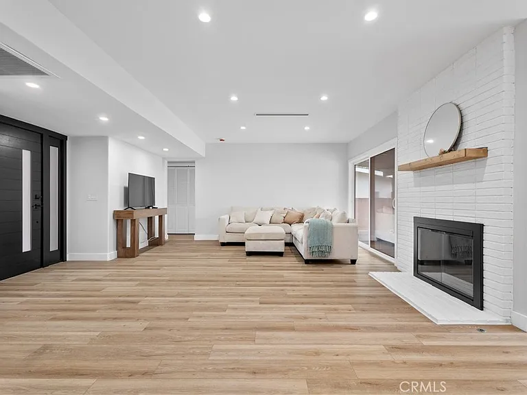 10345 Blucher Ave — Photo 5