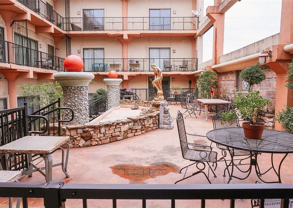 1st image of 2205 McKinney St APT 307