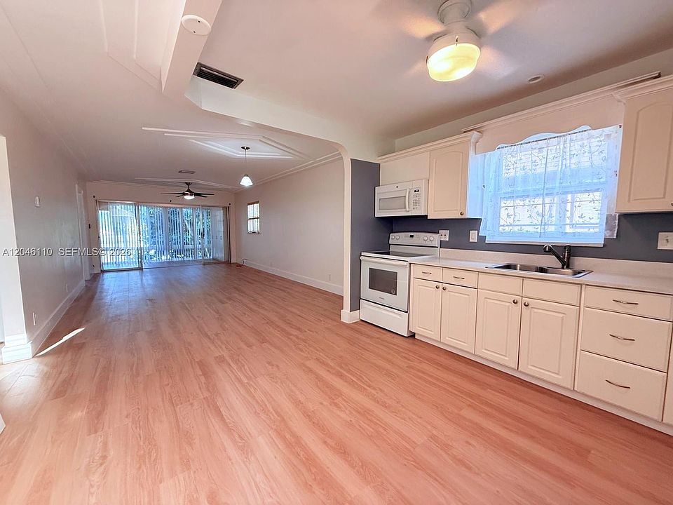 1st image of 2832 Fillmore St APT 20