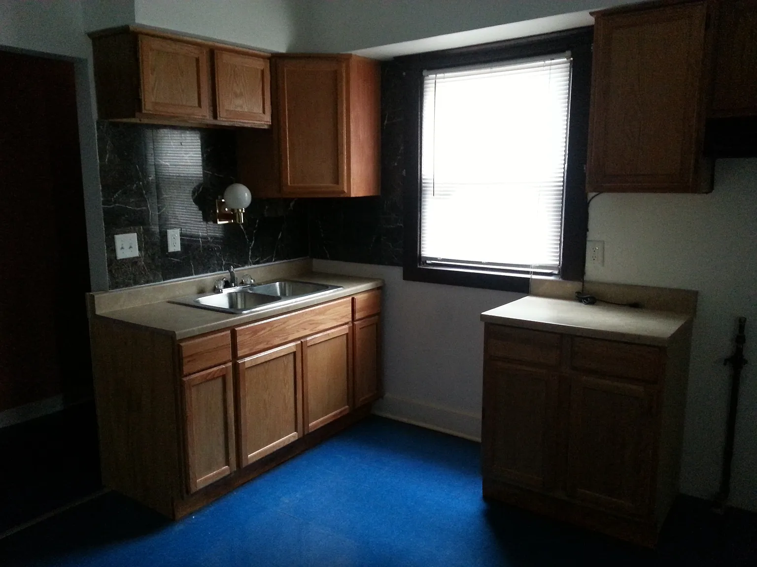 2 bed, 1800 sqft, $1,500 — Photo 3