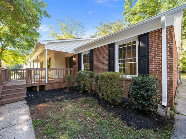 639 Woodhaven Dr, Burlington, NC 27217