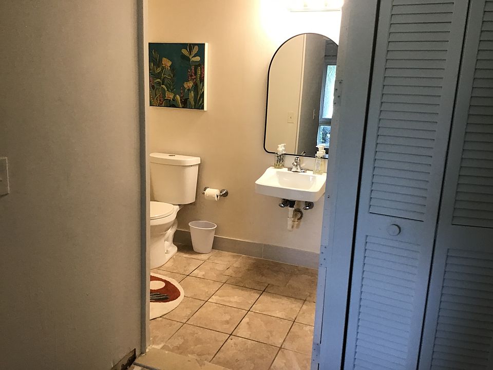 1st image of 744 Lago Rd