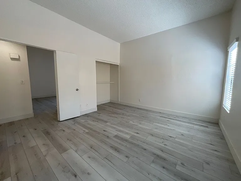 15345 Murray Ave — Photo 18