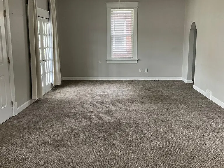222 S Center St — Photo 3