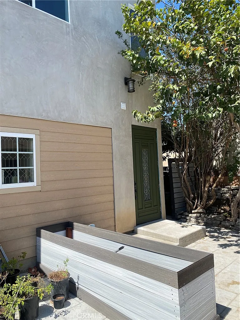 2 bed, 750 sqft, $2,850 — Photo 1