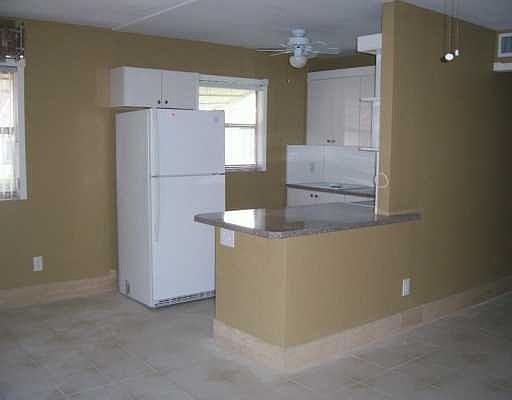3rd image of 57 Seville C #57