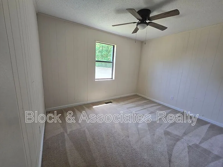 3945 Woodcrest St — Photo 7