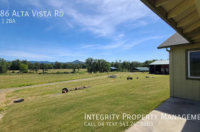 1586 Alta Vista Rd — Photo 4