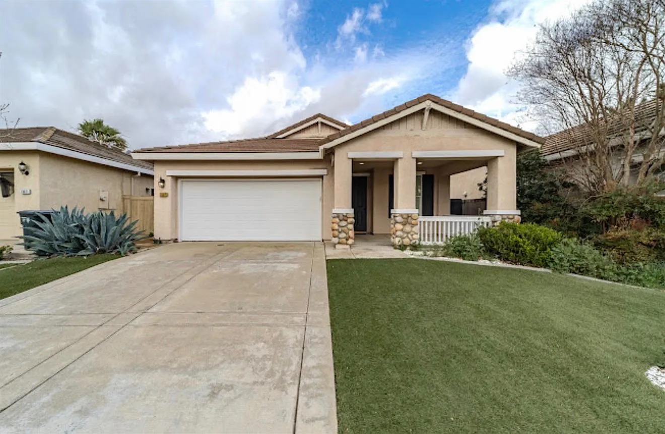 1807 Zurlo Way photo 1
