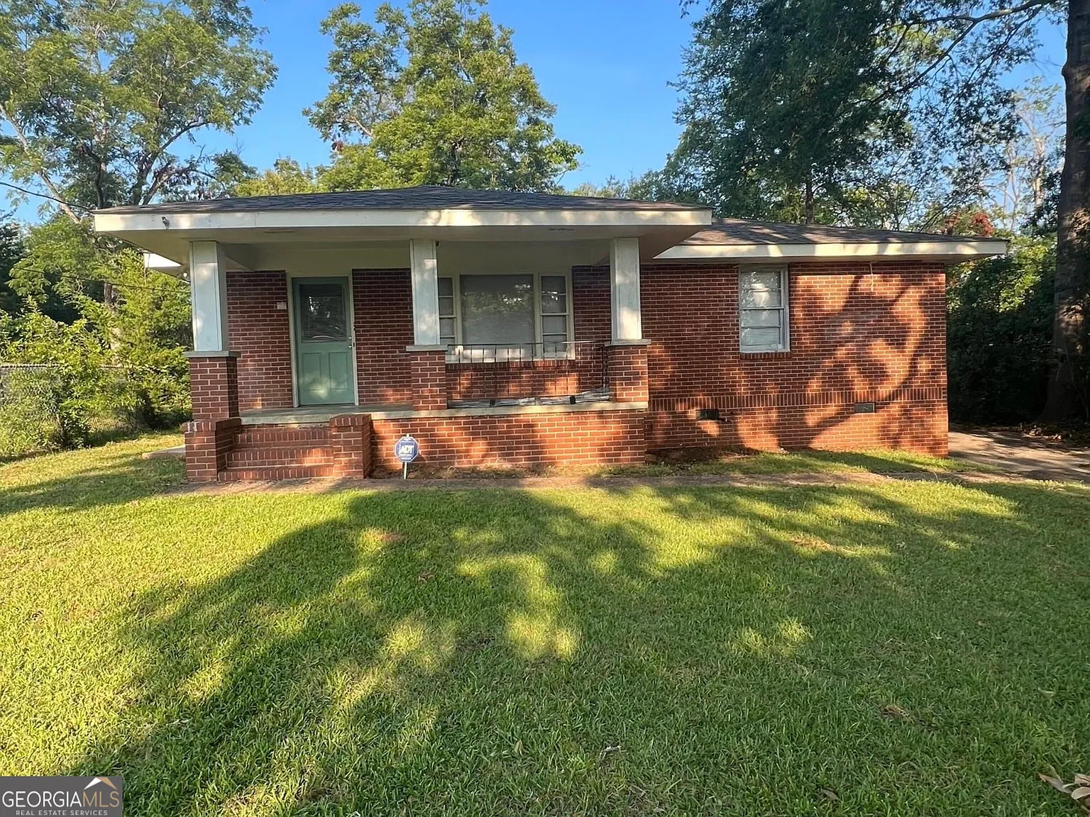 3 bed, 2.0 bath, 1260 sqft, $2,295 — Photo 1
