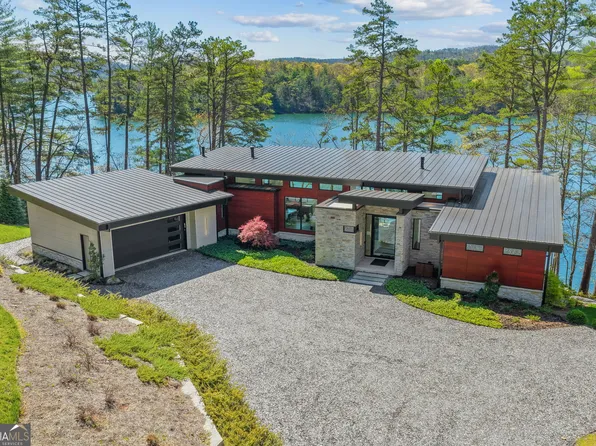 565 Wildflower Cir, Clarkesville, GA 30523