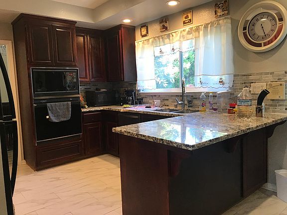 4th image of 160 Knightshaven Way