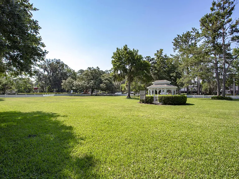 Lake Crossing Apartments — Photo 9