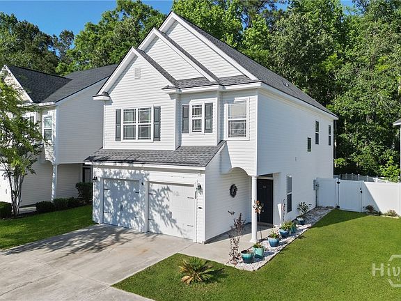 3rd image of 210 Summer Hill Way