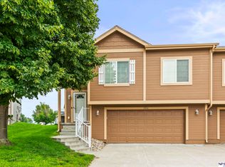19156 Drexel Cir, Omaha, NE 68135