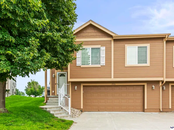 19156 Drexel Cir, Omaha, NE 68135