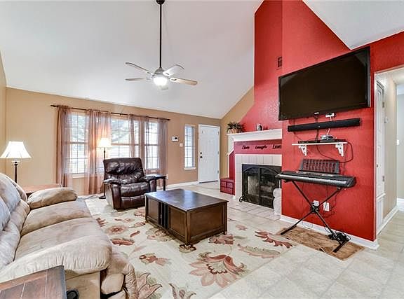 5th image of 308 Country Aire Dr