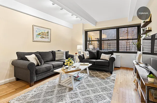 Sold by Triplemint | media 2