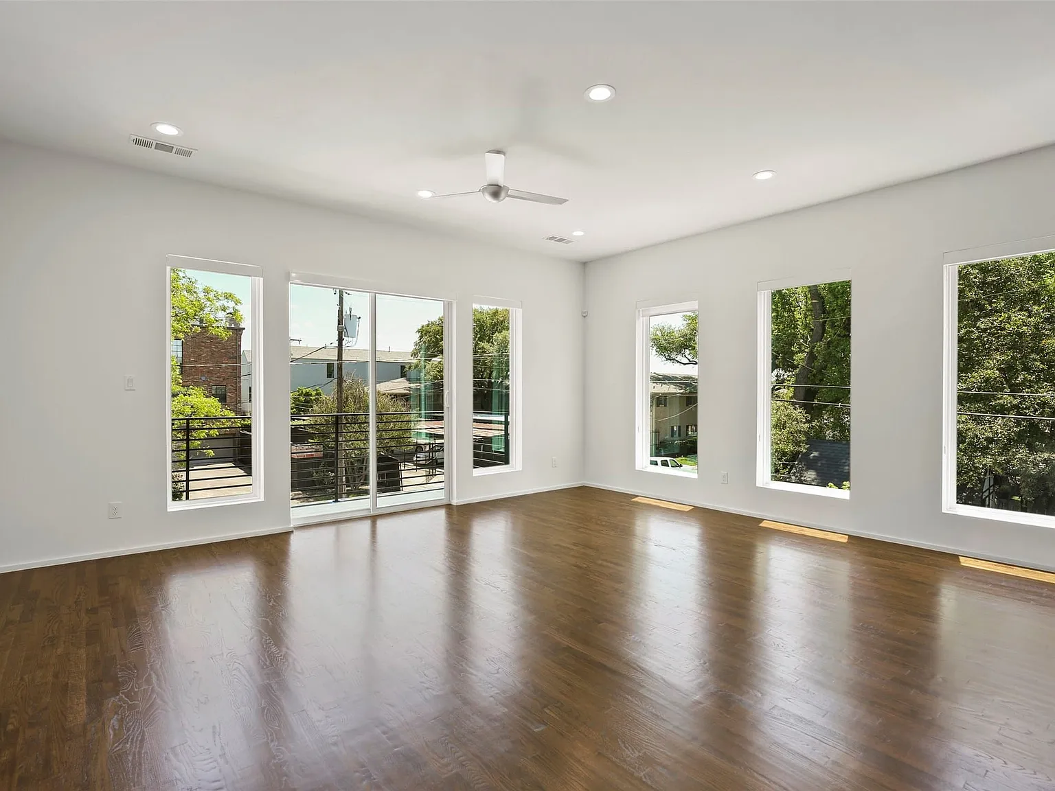 2 bed, 2.5 bath, 1700 sqft, $3,695 — Photo 2