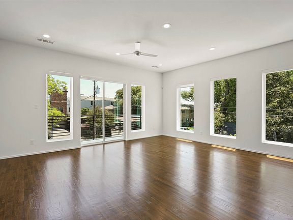 3rd image of 6250 Oram St #106