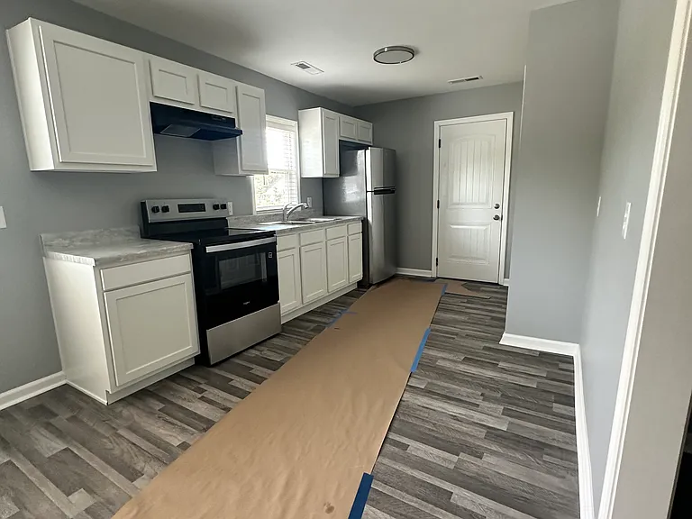 208 E 17th St #2 — Photo 7
