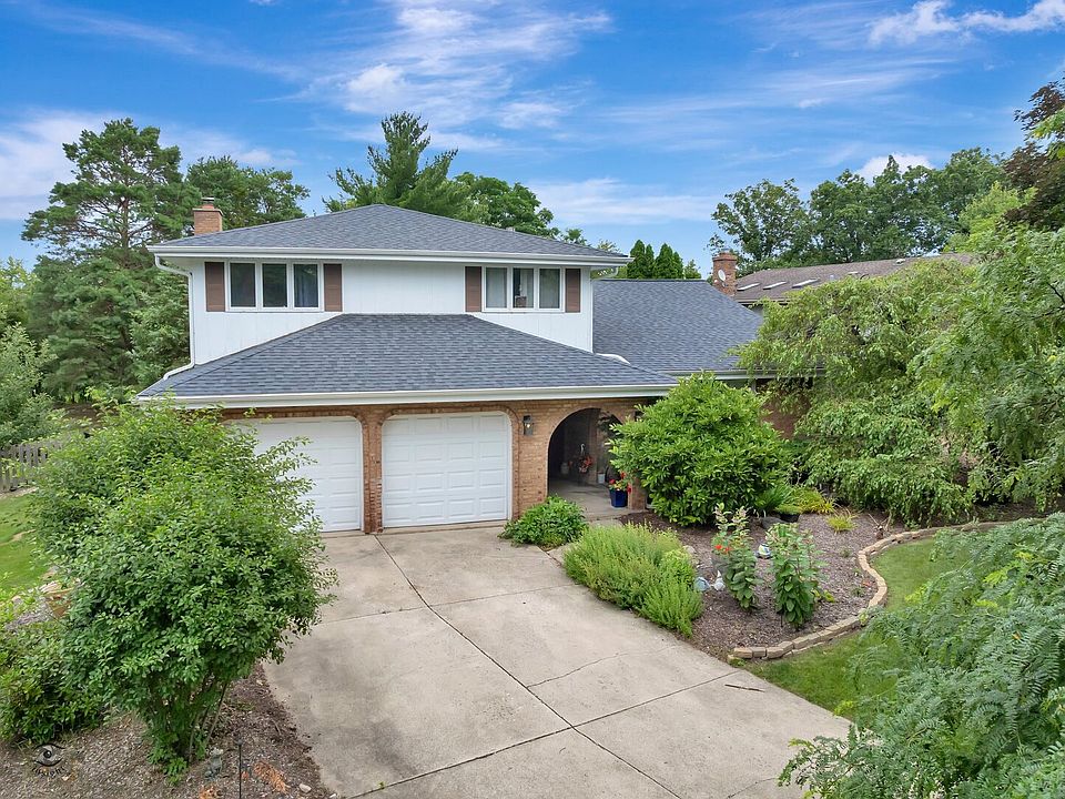 1st image of 628 Camelot Dr