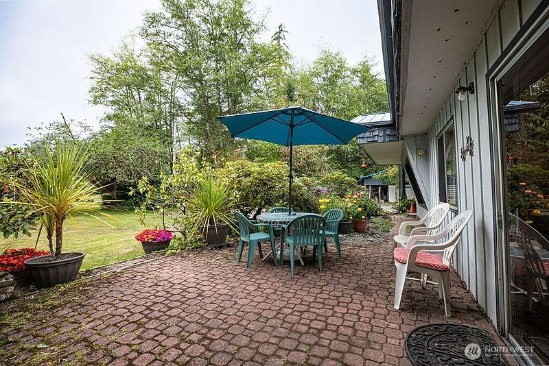 2nd image of 3192 Clearwater Road