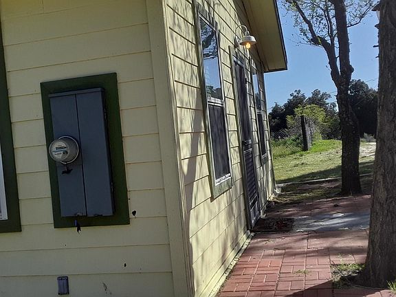 5th image of 2592 Live Oaks Trl