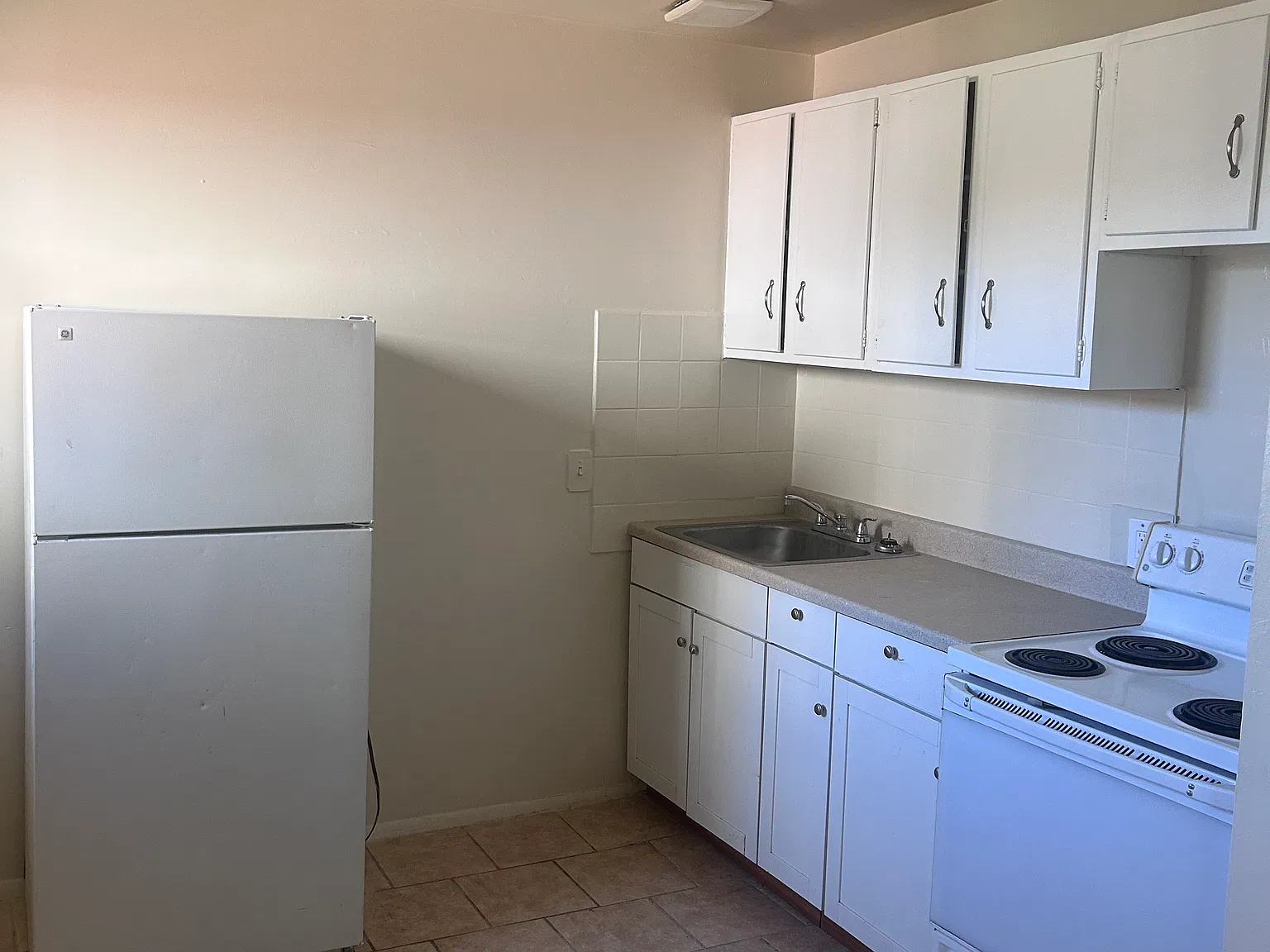 411 Howison Ave — Photo 2