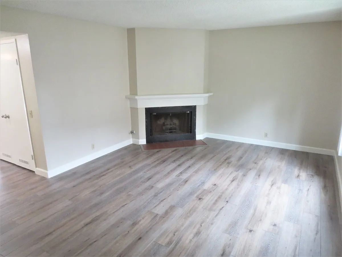 Building Photo - 18 Fox Holw