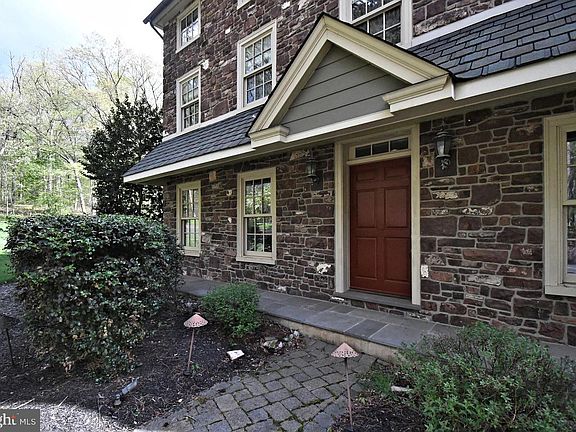 3rd image of 673 Spring Mount Rd