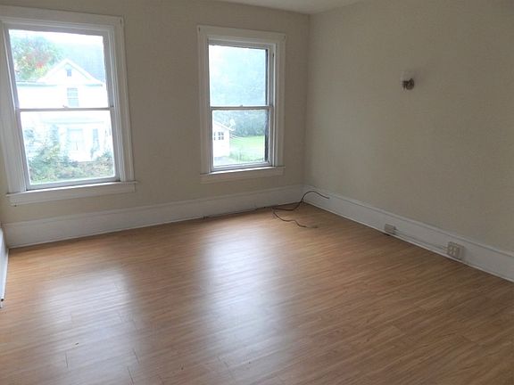 4th image of 1301 Lake St