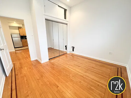 Rented by Realty 2000 Corp | media 10