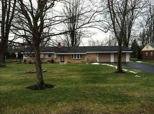 8271 Douglas Rd, Lambertville, MI 48144