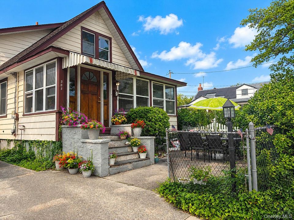 1st image of 305 Bayville Avenue