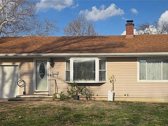 2nd image of 611 N Sunset Dr
