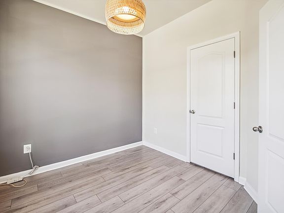 5th image of 627 Quarterpath Way