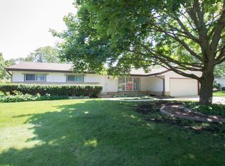 N94W15987 Cherokee Dr, Menomonee Falls, WI 53051