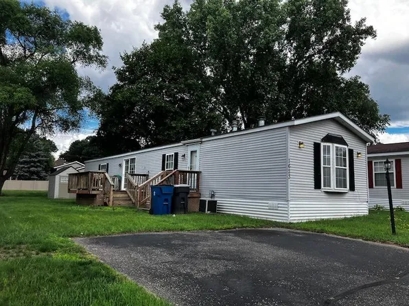 1623 Hall St, Shoreview, MN 55126