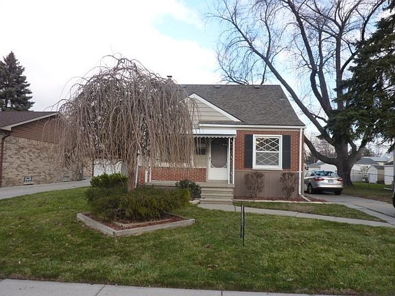 3rd image of 21531 Revere St