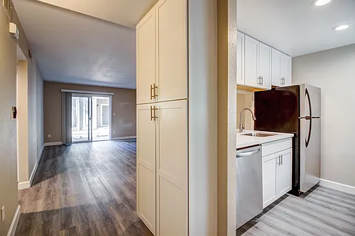Round Hill Creek Apartments Photo 1